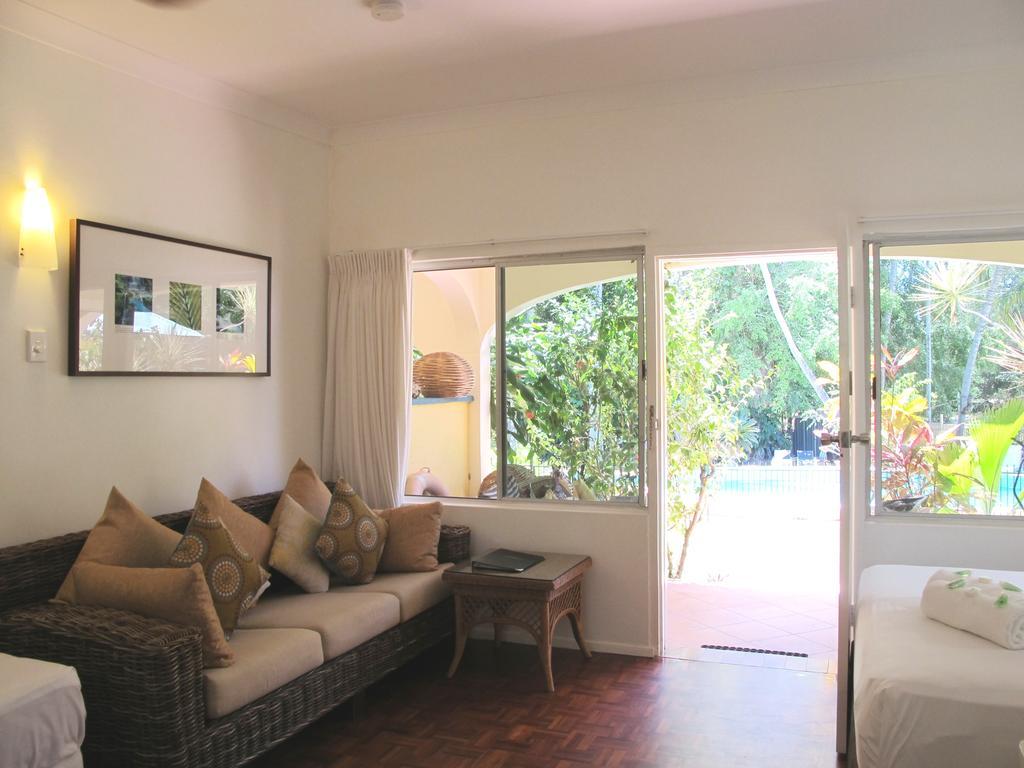 Villa Marine Holiday Apartments Cairns Yorkeys Knob ภายนอก รูปภาพ