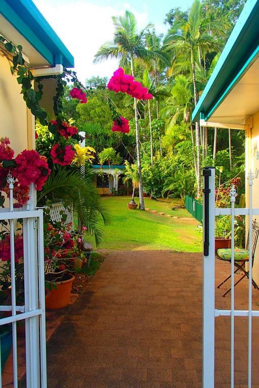 Villa Marine Holiday Apartments Cairns Yorkeys Knob ภายนอก รูปภาพ