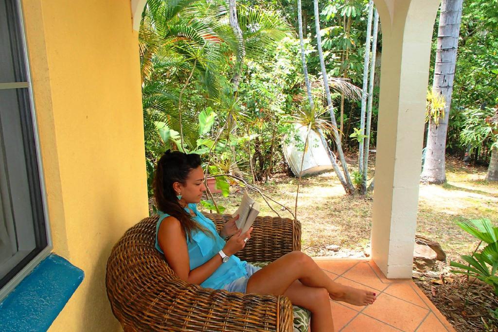 Villa Marine Holiday Apartments Cairns Yorkeys Knob ภายนอก รูปภาพ