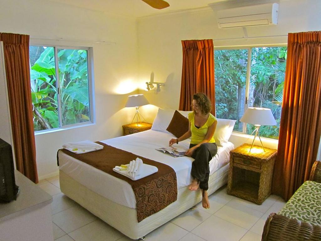 Villa Marine Holiday Apartments Cairns Yorkeys Knob ภายนอก รูปภาพ