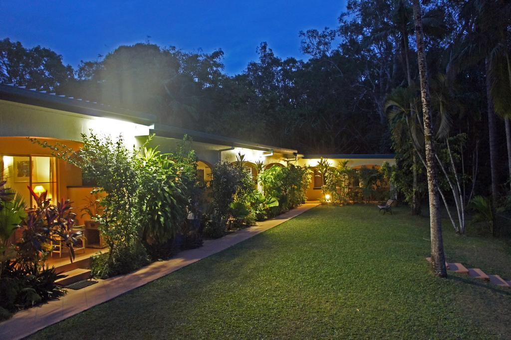 Villa Marine Holiday Apartments Cairns Yorkeys Knob ภายนอก รูปภาพ